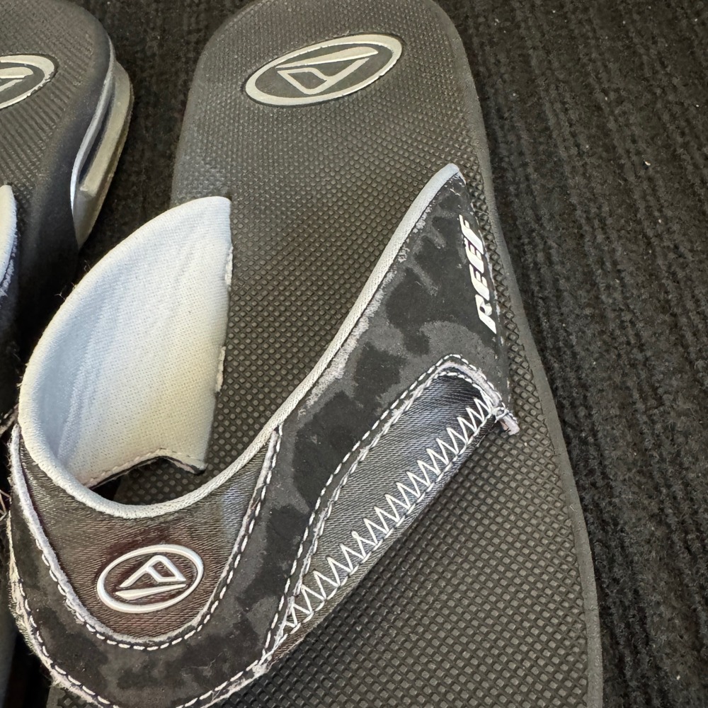 Reef Fanning Mens Black Silver Camo Flip Flops Sandals Bottle Opener Size 9 - Picture 7 of 9